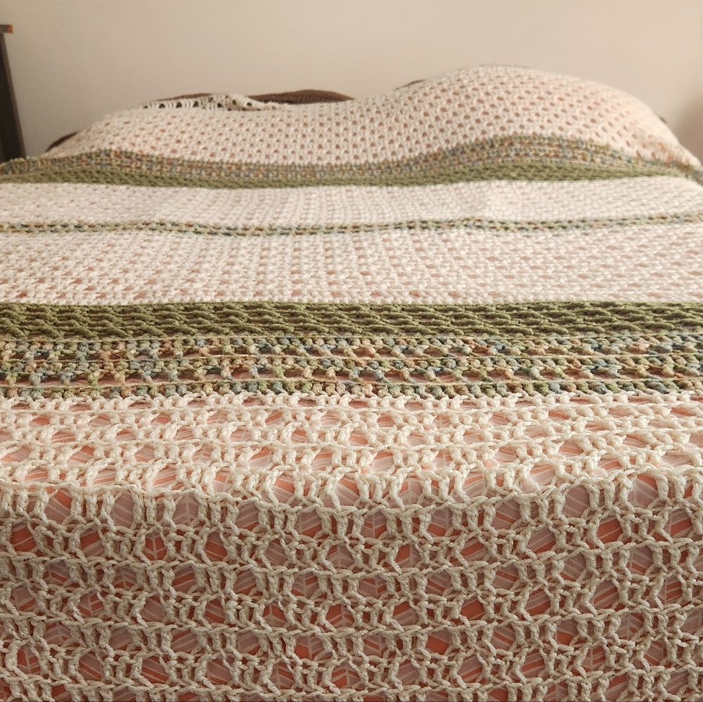 Elegant Crochet Bedspread in Cream and Green